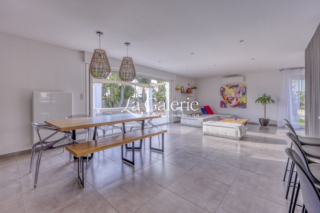 Villa in La Londe-les-Maures, Provence-Alpes-Côte d'Azur, France 4 - 17256637