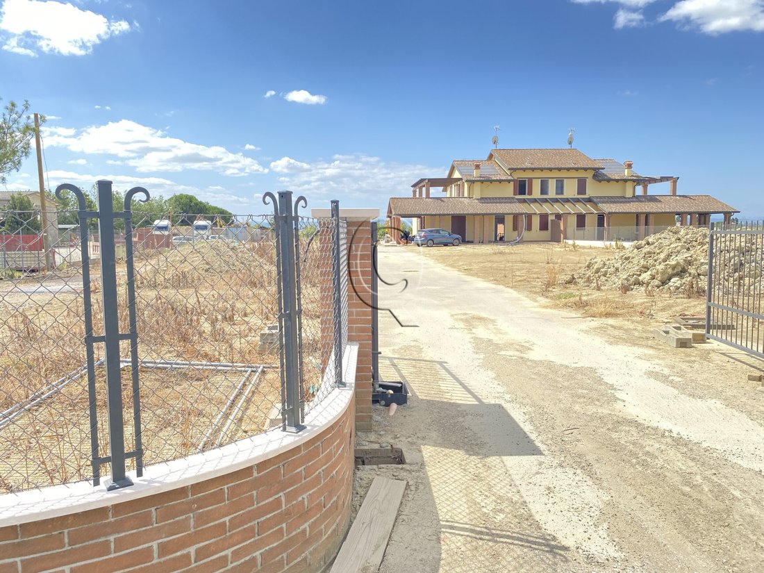 Villa in Center, Cesena, Emilia-Romagna 2 - 17254260