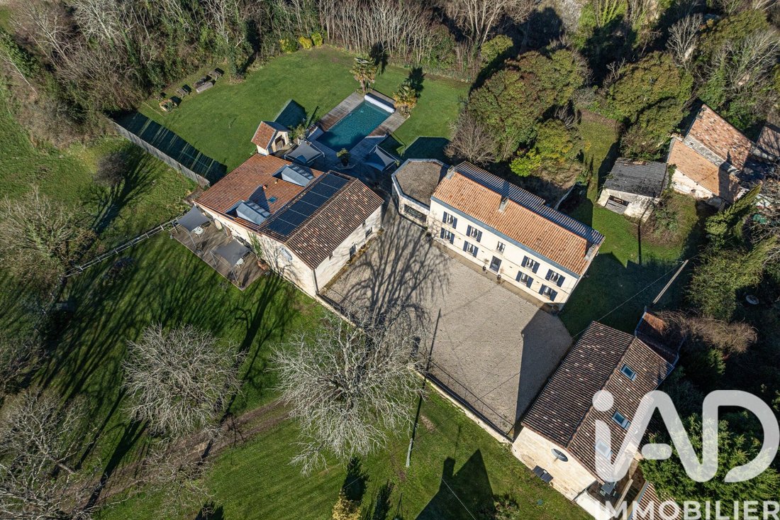 House in Prignac-et-Marcamps, Nouvelle-Aquitaine, France 1 - 17260699
