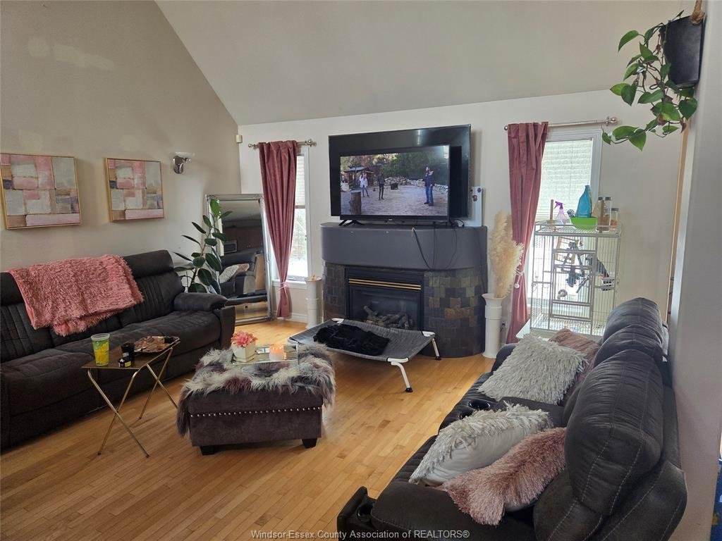 House in Windsor, Ontario, Canada 5 - 17258068