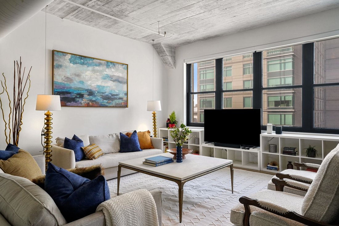 Condo in Boston, Massachusetts, United States 1 - 17259087
