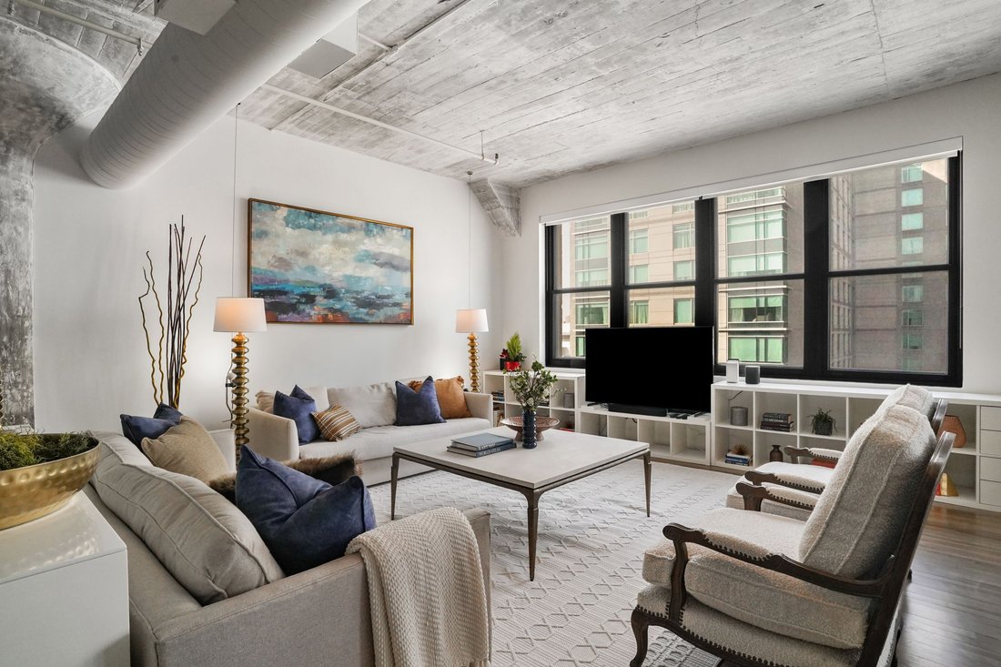 Condo in Boston, Massachusetts, United States 2 - 17259087