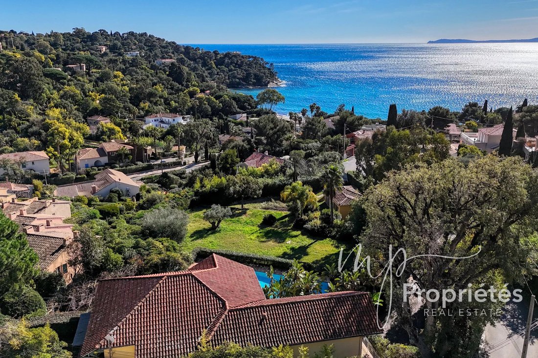 House in Rayol-Canadel-sur-Mer, Provence-Alpes-Côte d'Azur, France 3 - 17259635