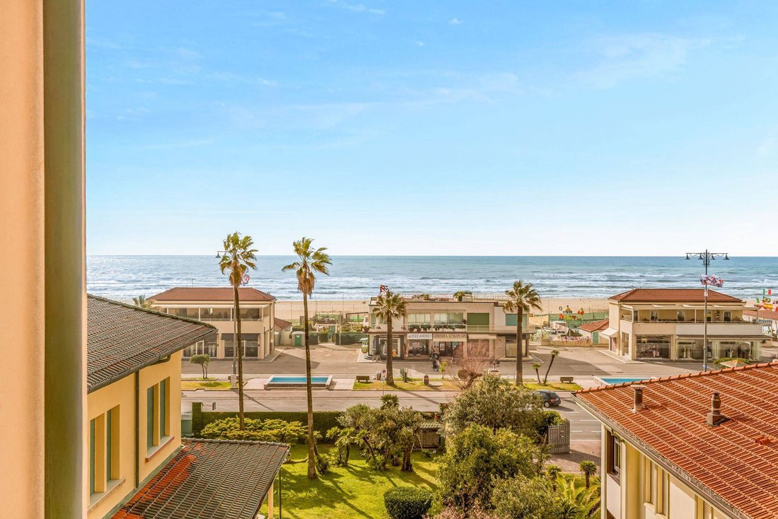 Apartment in Lungomare, Viareggio, Tuscany 1 - 17264700