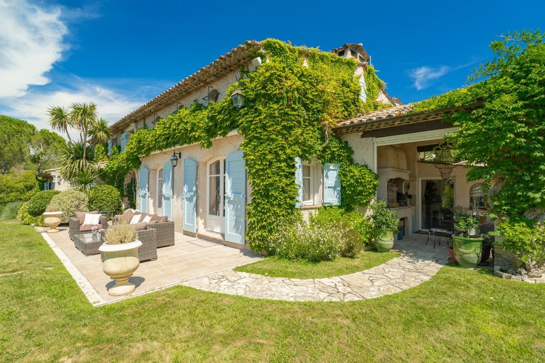 Villa in Valbonne, Provence-Alpes-Côte d'Azur, France 1 - 12228305