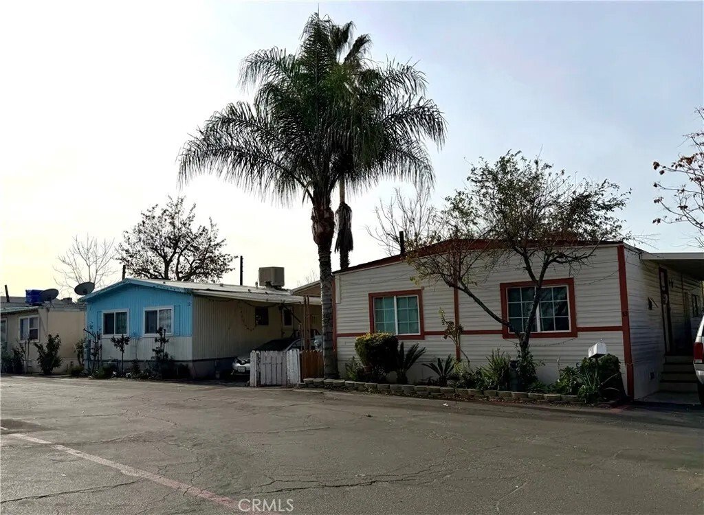 Santa Clarita, California, United States 3 - 17262352