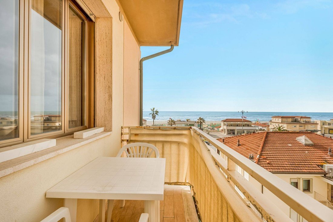 Apartment in Lungomare, Viareggio, Tuscany 5 - 17264700