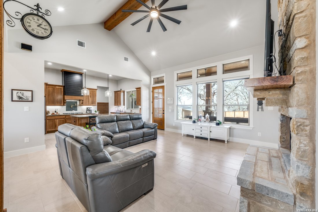 House in La Vernia, Texas, United States 5 - 17260991