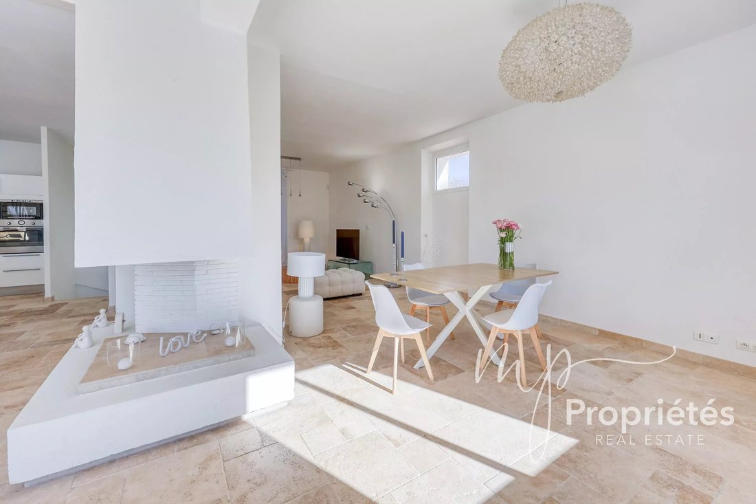 House in Nord Est, Bormes-les-Mimosas, France 1 - 16766362