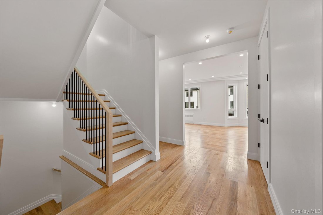 Condo in Spring Valley, New York, United States 5 - 17262098