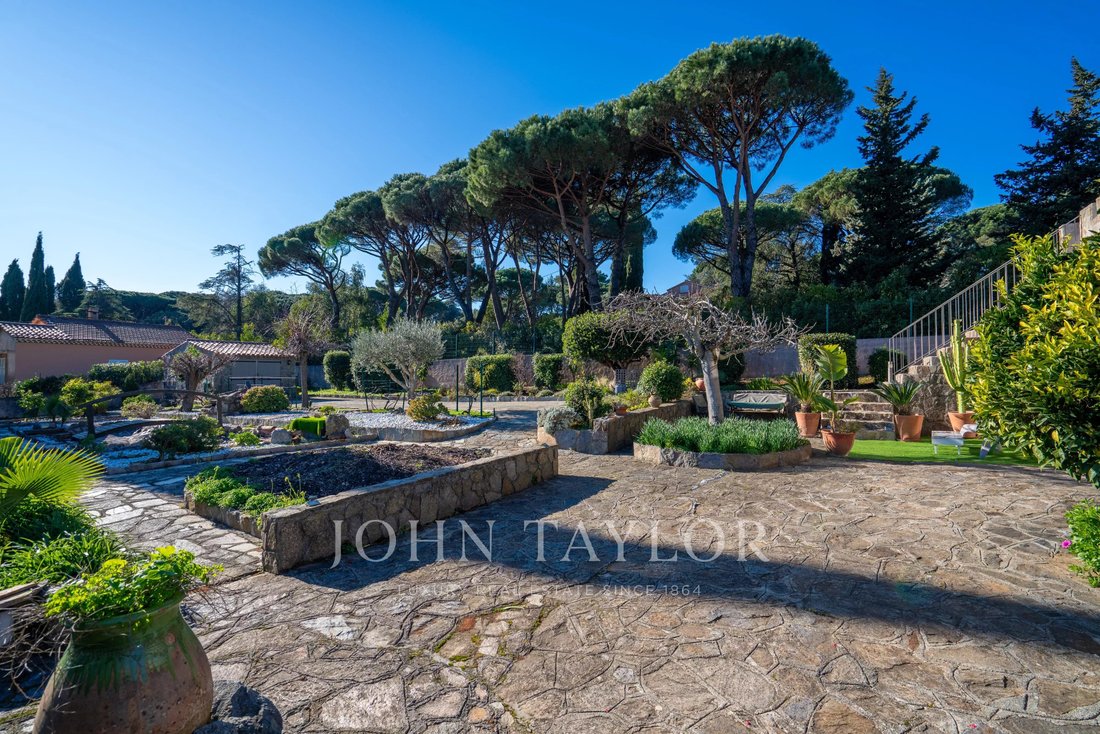 Domaine à La Croix-Valmer, Provence-Alpes-Côte d'Azur, France 4 - 16970882