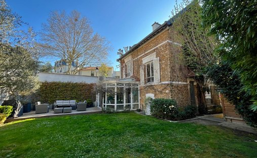 House in Côte Saint Louis, Garches, France 1