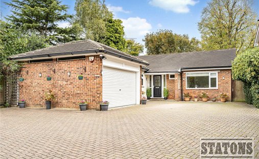 Bungalow in Elstree (Elstree and Borehamwood), Elstree, England 1