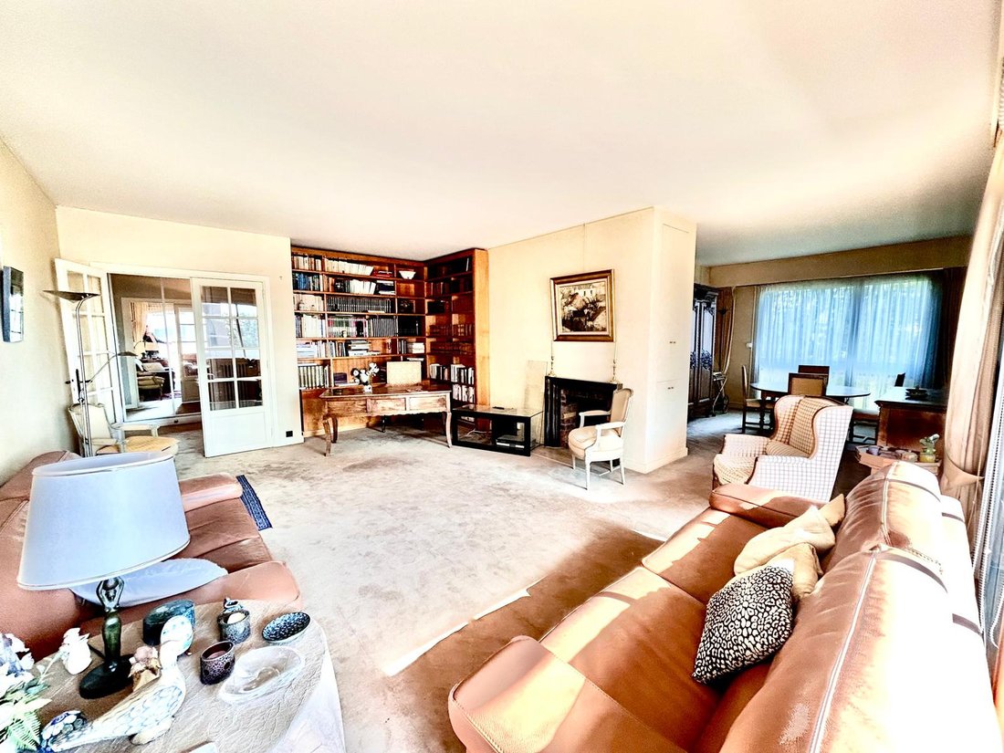 Apartment in Côte Saint Louis, Garches, France 1 - 16501920