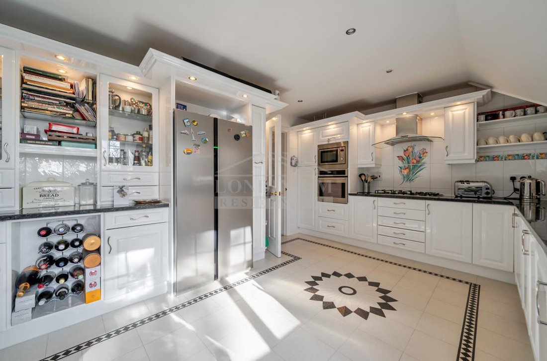 Penthouse in Little Common, Harrow, England 3 - 17262203