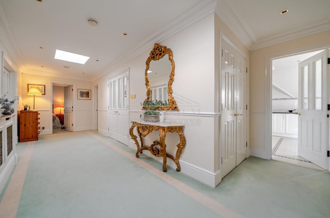 Penthouse in Little Common, Harrow, England 2 - 17262203