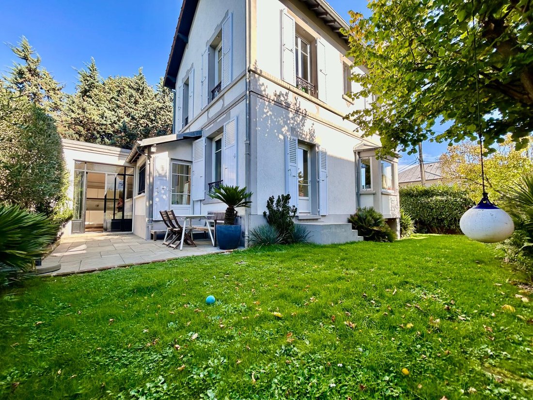 House in Côte Saint Louis, Garches, France 1 - 16099623