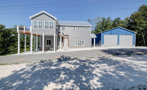 House in Dover, Tennessee, United States 1
