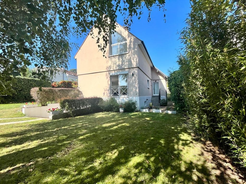 House in Côte Saint Louis, Garches, France 1 - 16099824