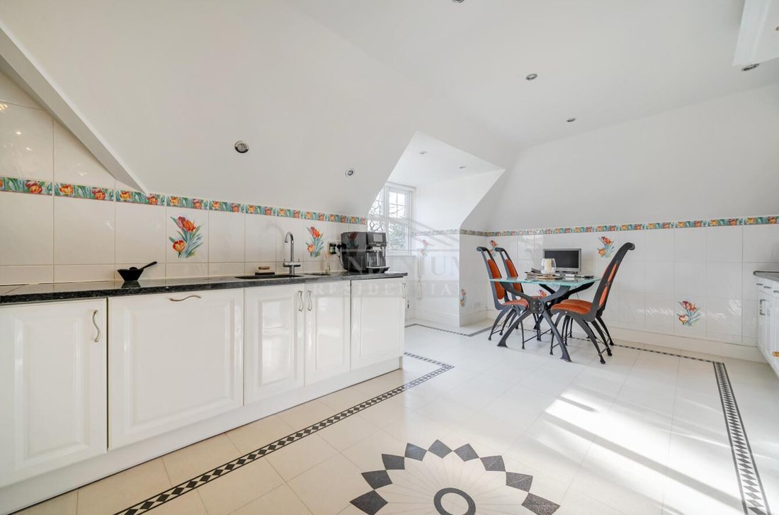 Penthouse in Little Common, Harrow, England 4 - 17262203