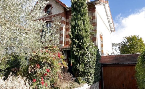 House in Côte Saint Louis, Garches, France 1