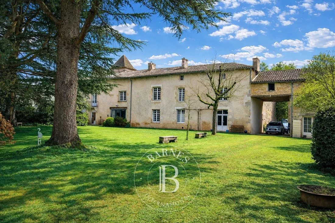 Maison à Poitiers, Nouvelle-Aquitaine, France 1 - 17260873
