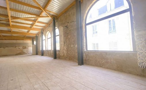 17th C. Chateau (With A Section Dedicated To Events) And 5 Acres In Centre Of France - 5