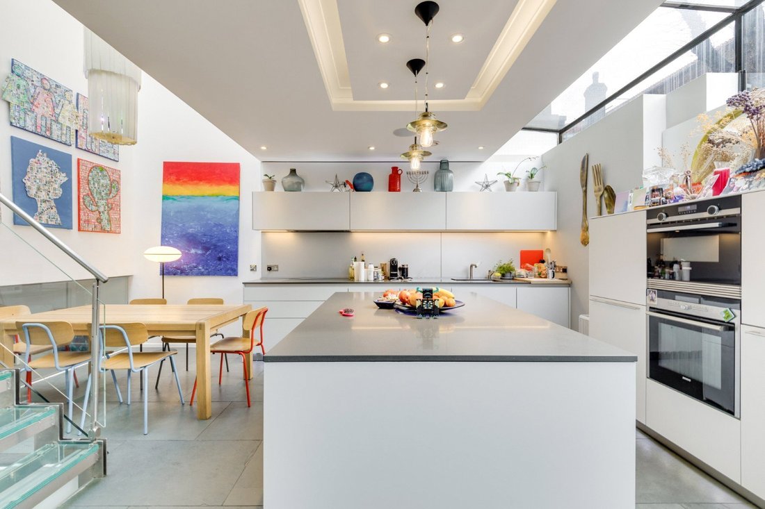 House in Swiss Cottage, Camden, England 3 - 17259488