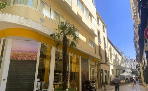 17th C. Chateau (With A Section Dedicated To Events) And 5 Acres In Centre Of France