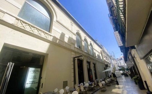 17th C. Chateau (With A Section Dedicated To Events) And 5 Acres In Centre Of France