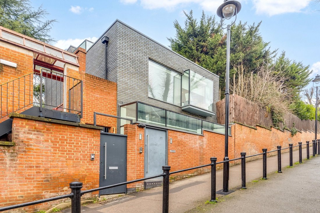 House in Swiss Cottage, Camden, England 1 - 17259488