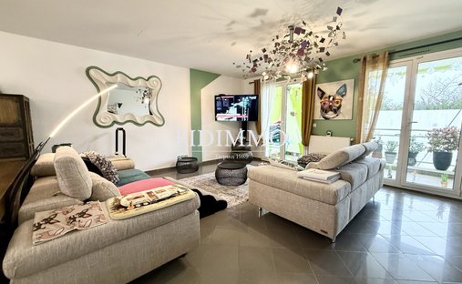 House in Chennevieres-sur-Marne, Ile-de-France, France 1