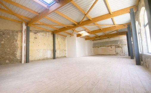 17th C. Chateau (With A Section Dedicated To Events) And 5 Acres In Centre Of France