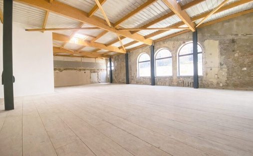 17th C. Chateau (With A Section Dedicated To Events) And 5 Acres In Centre Of France