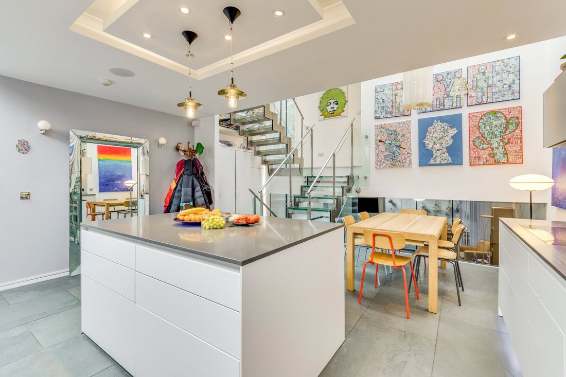 House in Swiss Cottage, Camden, England 2 - 17259488