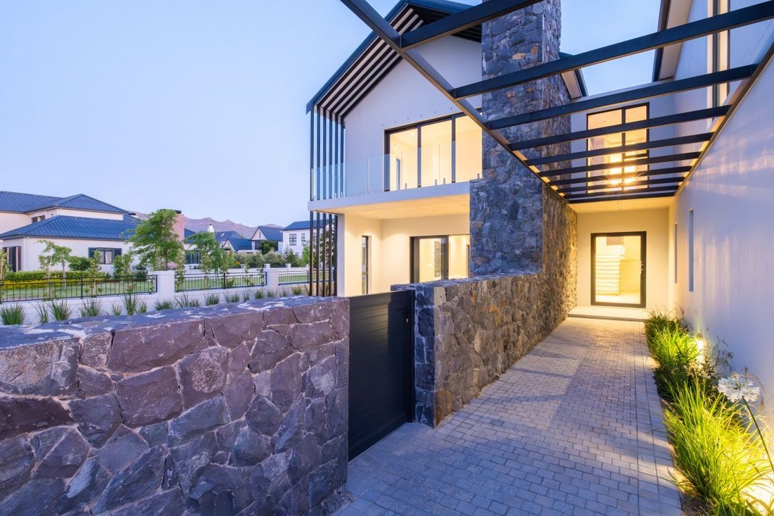 House in Drakenstein Local Municipality, Western Cape, South Africa 3 - 17261012