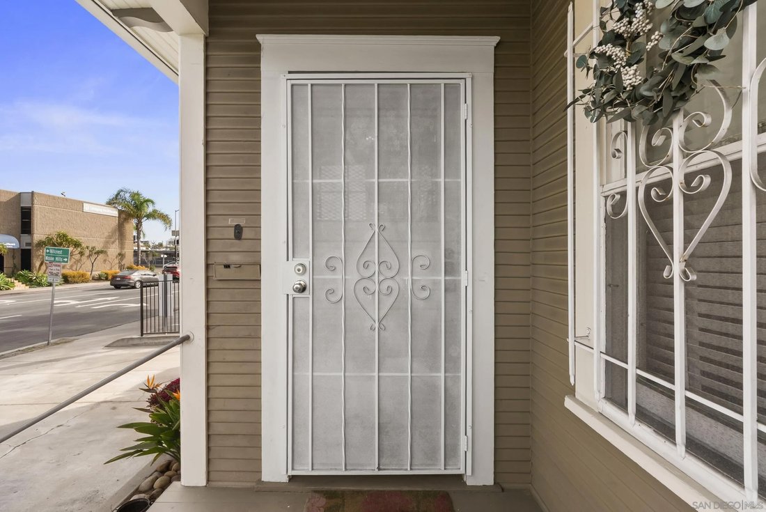 San Diego, California, United States 2 - 17260223