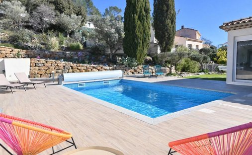 Villa à Le Cannet-des-Maures, Provence-Alpes-Côte d'Azur, France 1