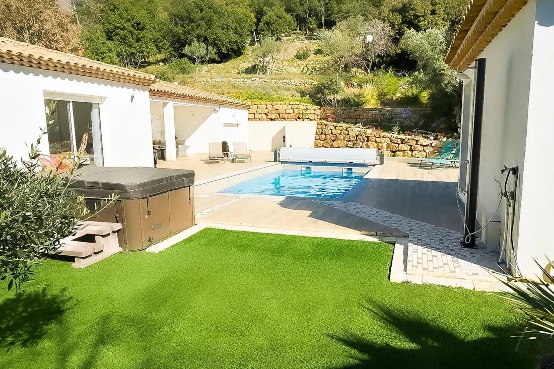 Villa in Le Cannet-des-Maures, Provence-Alpes-Côte d'Azur, Frankreich 5 - 17260782