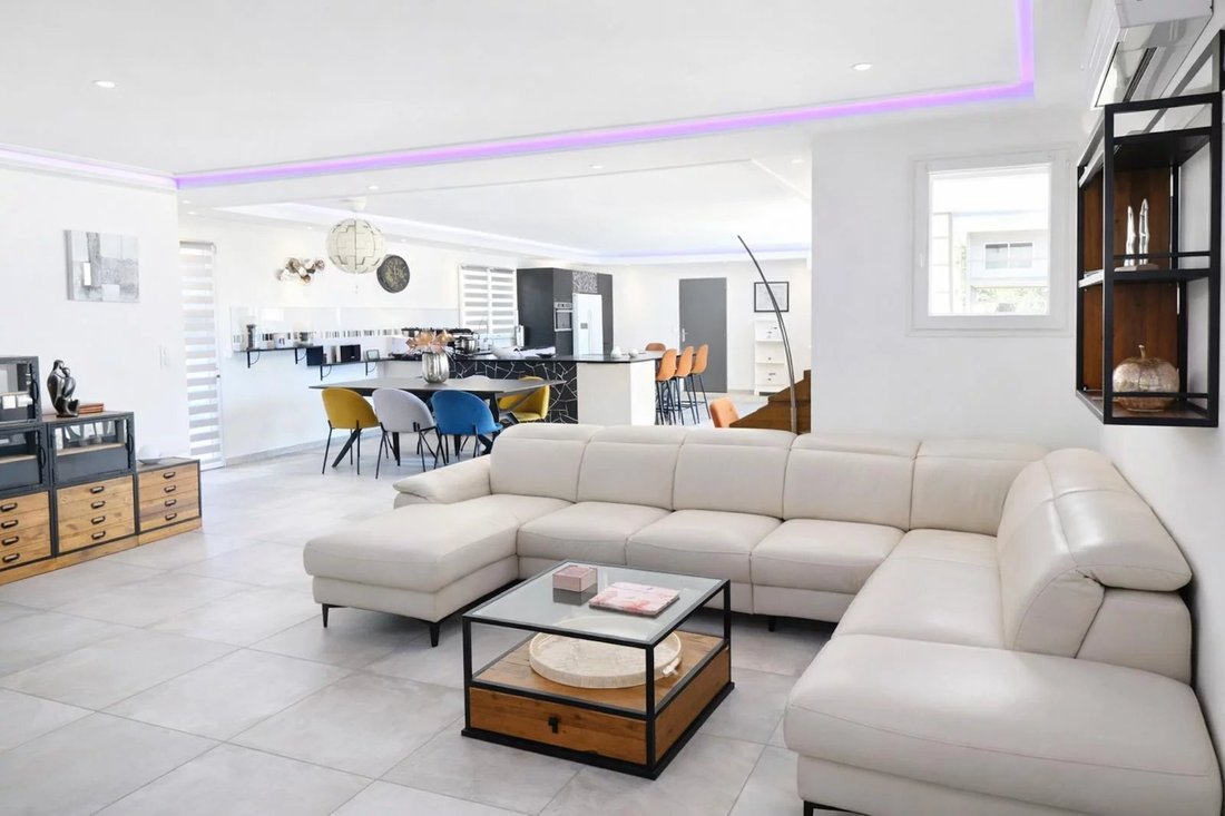 Villa in Le Cannet-des-Maures, Provence-Alpes-Côte d'Azur, Frankreich 2 - 17260782