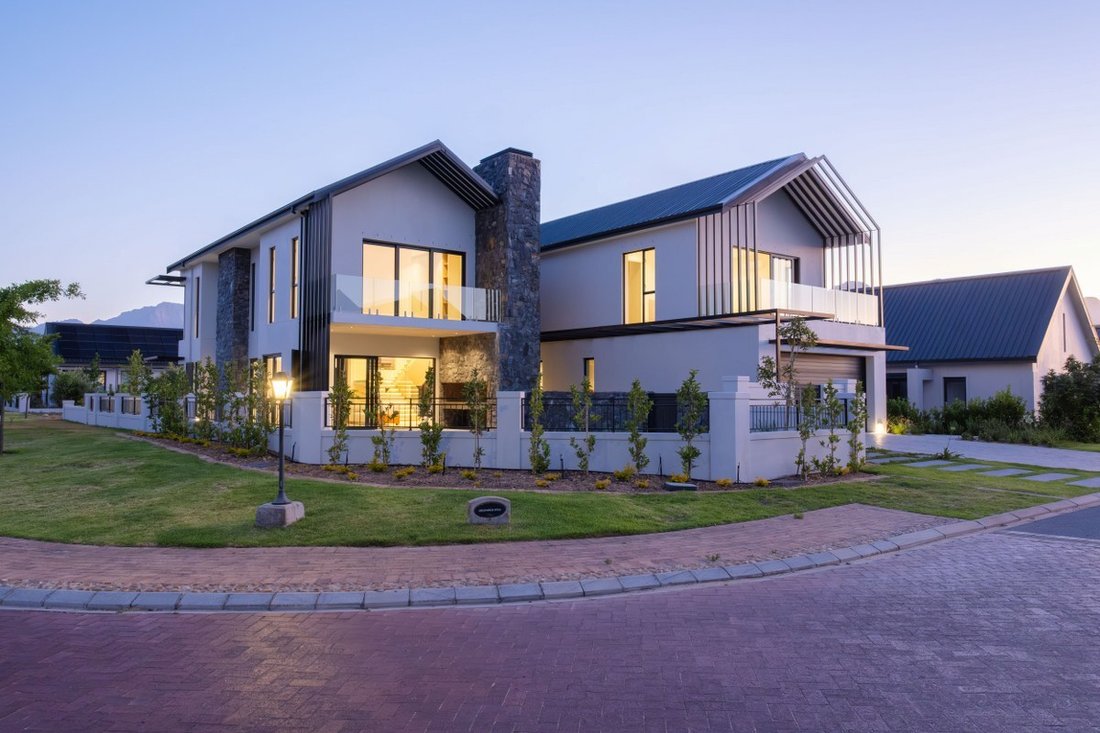 House in Drakenstein Local Municipality, Western Cape, South Africa 2 - 17261012