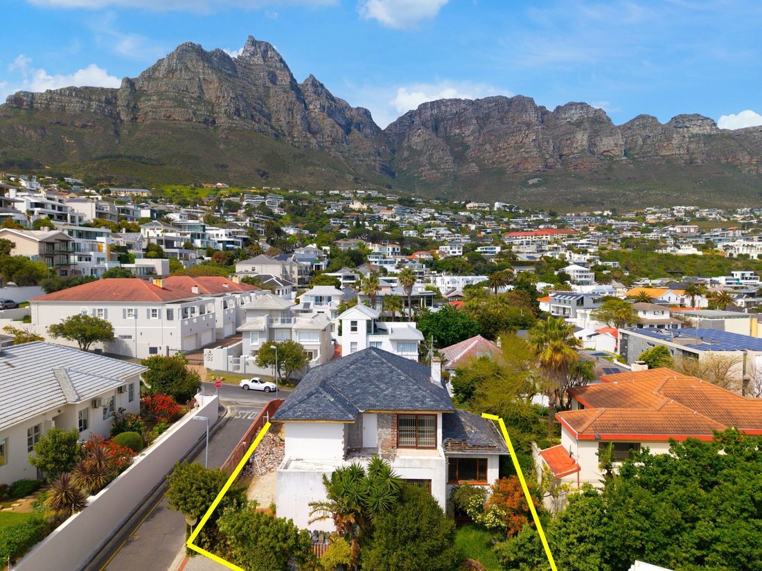House in Camps Bay, Atlantic Seaboard, Cape Town 4 - 17263277