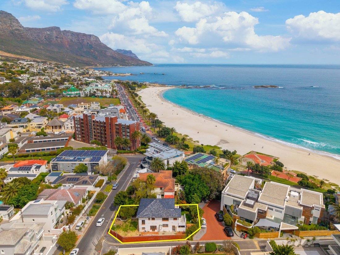 House in Camps Bay, Atlantic Seaboard, Cape Town 2 - 17263277