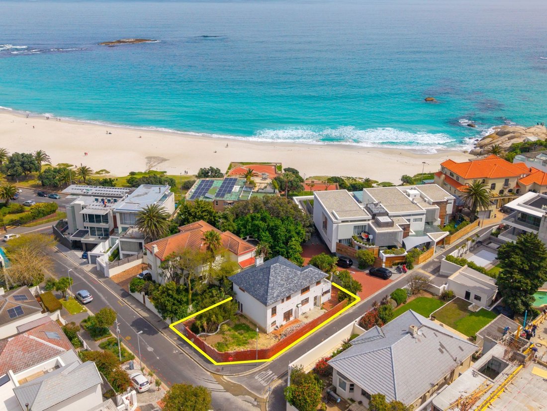 House in Camps Bay, Atlantic Seaboard, Cape Town 1 - 17263277