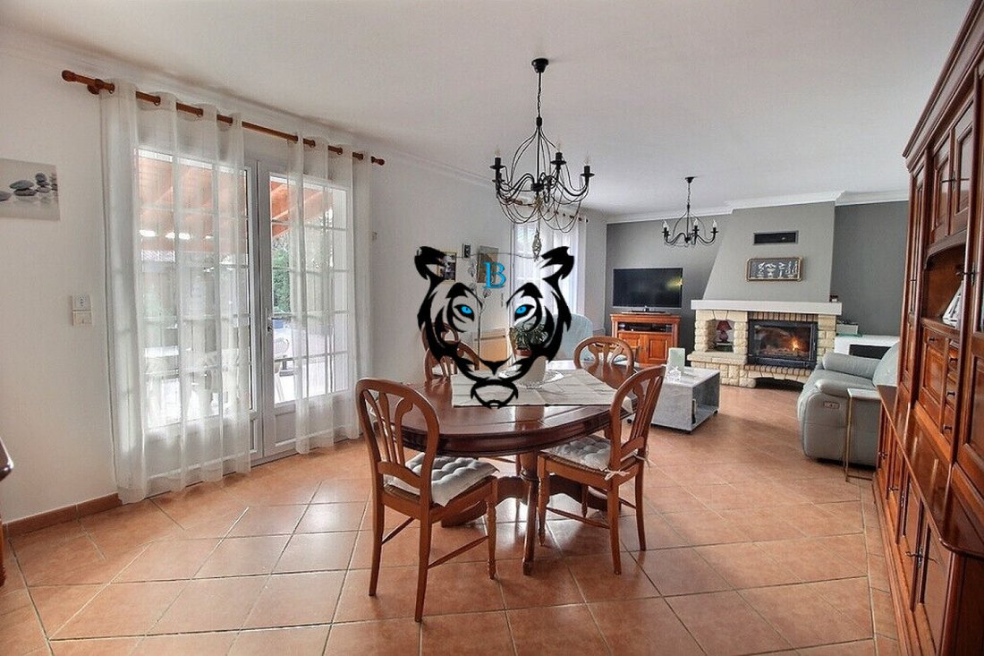 House in Partie Nord-Ferrieres-Cadenades-Rouviere, Le Muy, France 2 - 17265732