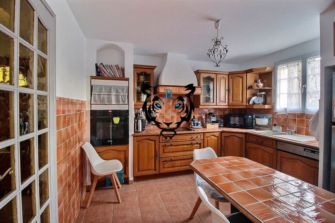 House in Partie Nord-Ferrieres-Cadenades-Rouviere, Le Muy, France 3 - 17265732