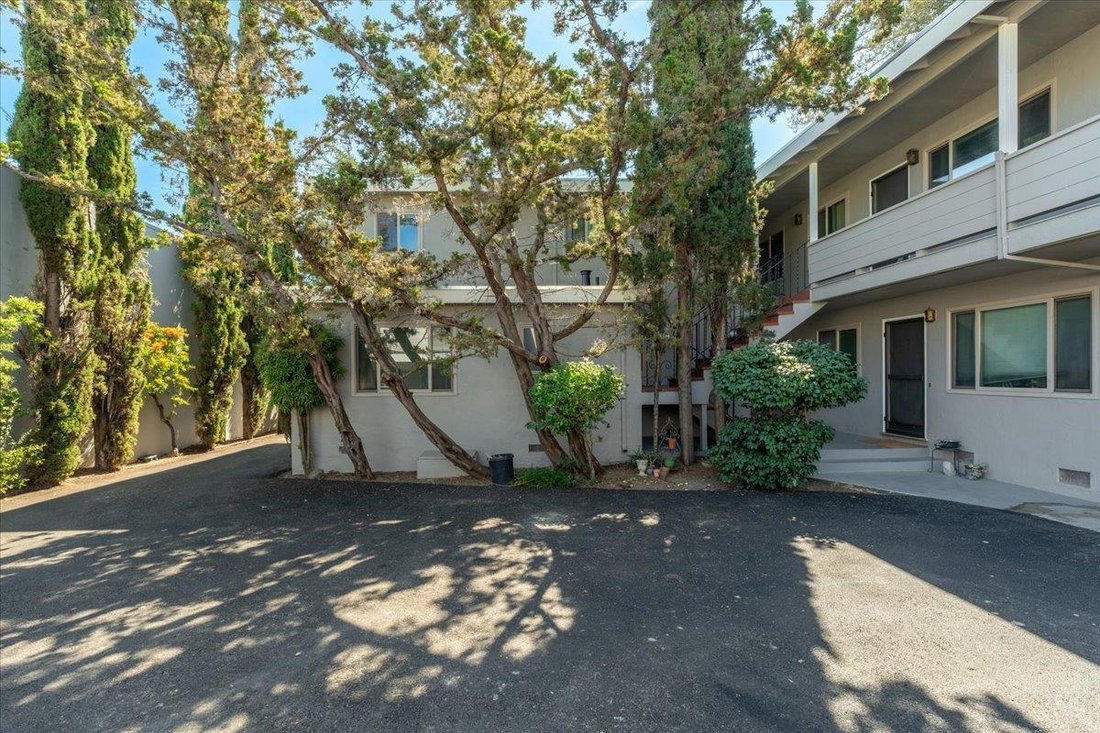 Menlo Park, California, United States 4 - 17265475