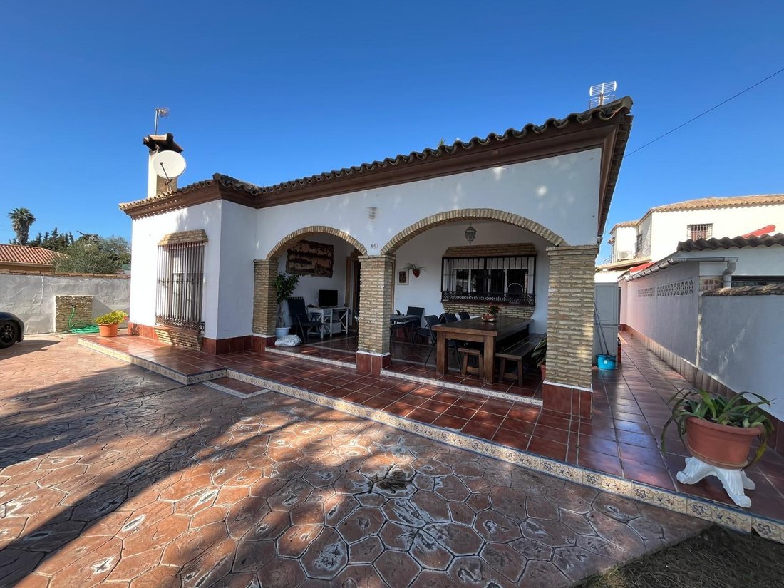 Villa in Chiclana de la Frontera, Andalusia, Spain 1 - 17265037