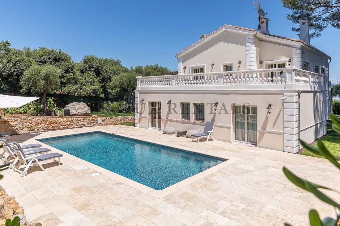 Villa in Antibes, Provence-Alpes-Côte d'Azur, France 1 - 17265934