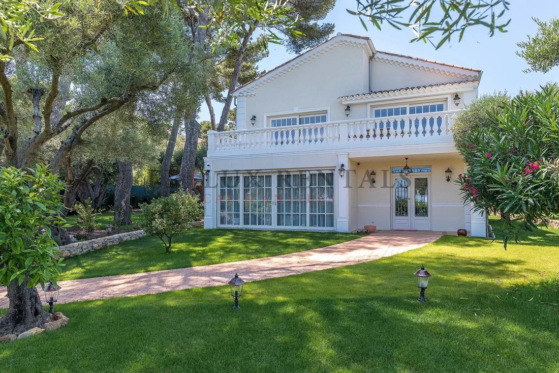 Villa in Antibes, Provence-Alpes-Côte d'Azur, France 3 - 17265934